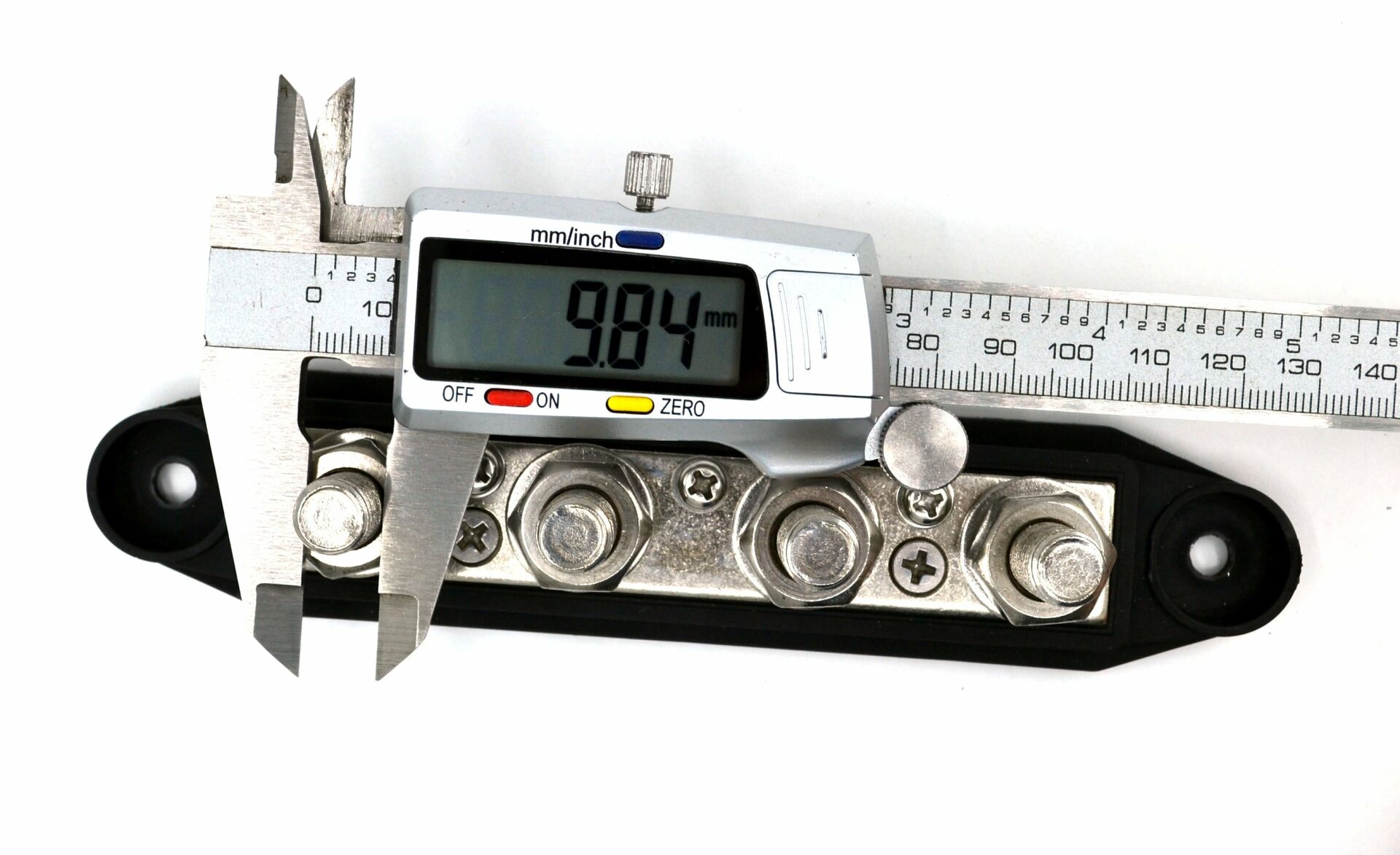 Picture of Kutulu Şase Terminali 250A 3XM4 Vidalı 4XM10 Kutuplu MT-28