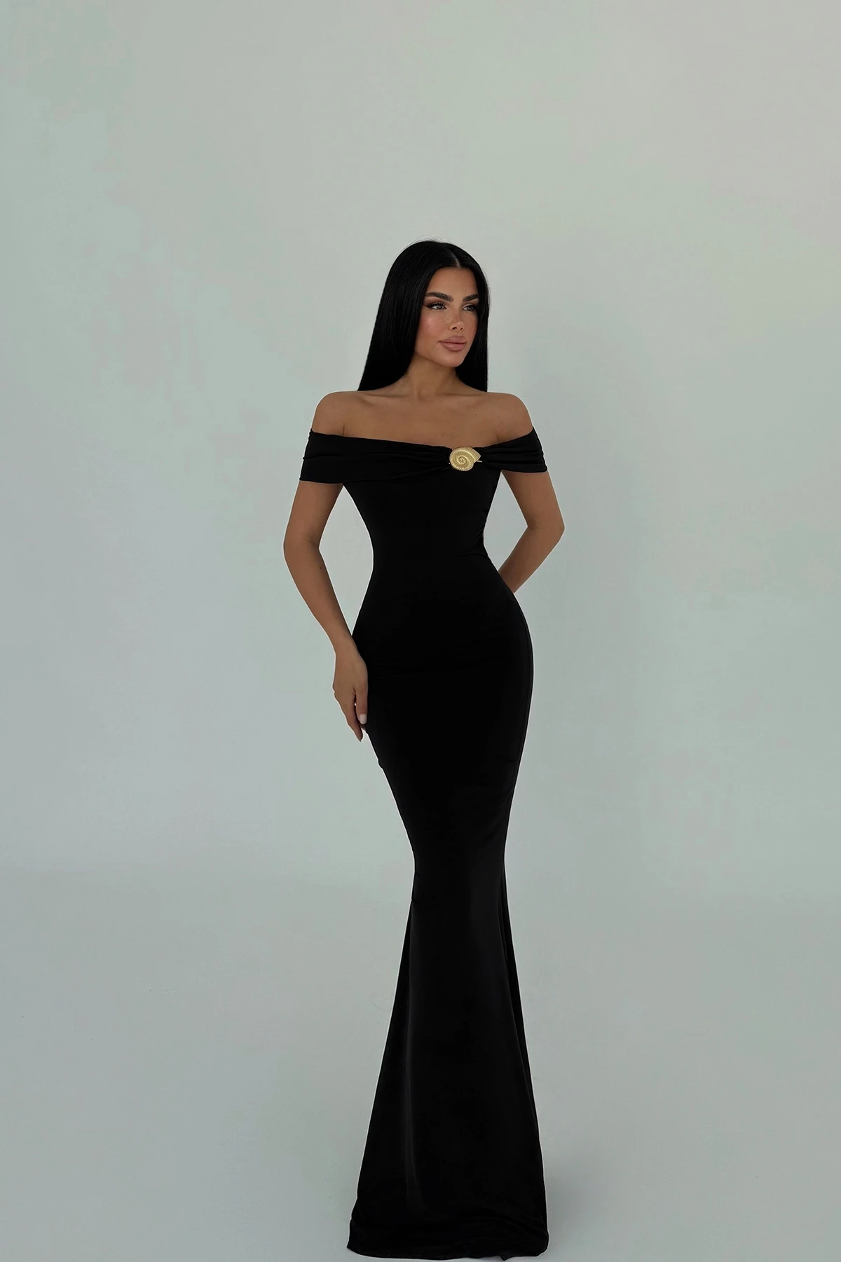 Picture of Black Brooch Detail Dress