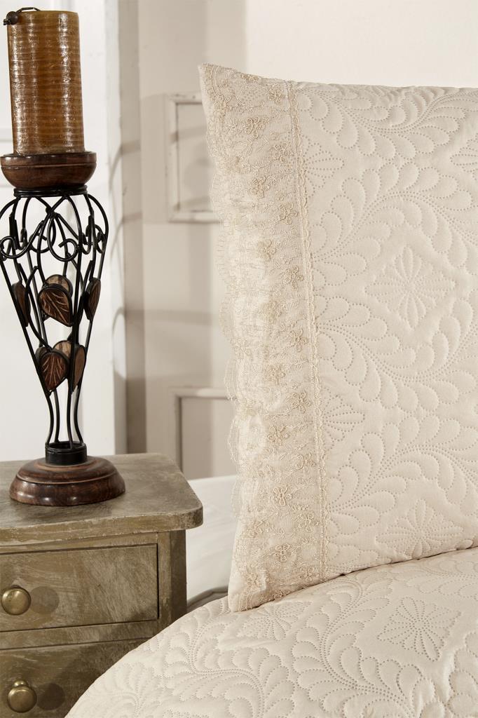 Picture of Zoya Dantelli Kapitoneli Ultrasonik Çift Kişilik Yatak Örtüsü Bej