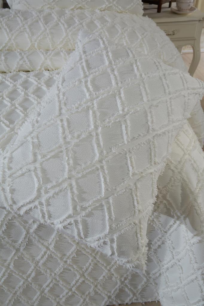 Picture of Çeyiz Diyarı Vesya 3 Parça Çift Kişilik Pike Takımı Krem