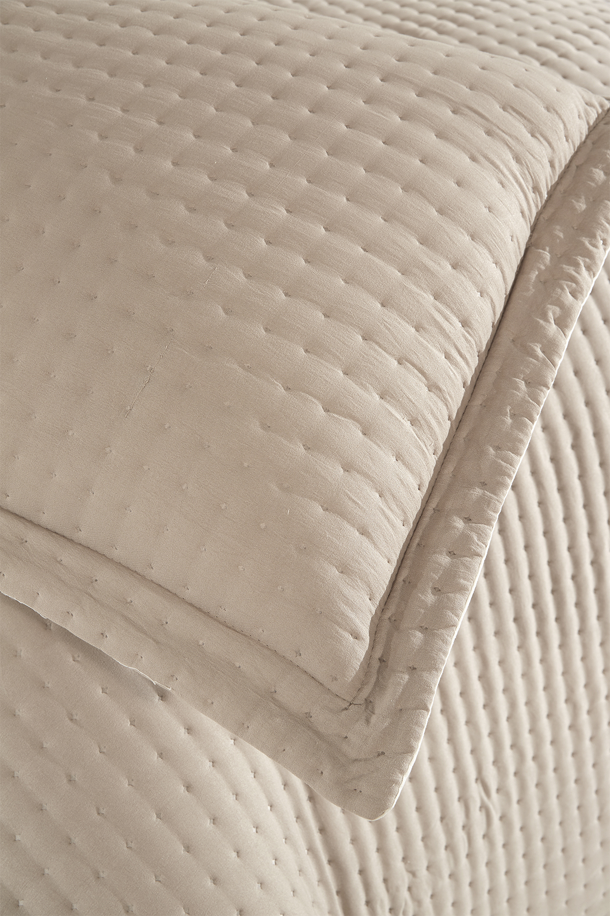 Picture of Elisa Dolgulu Çift Taraflı Tek Kişilik 180x240 Cm Yatak Örtüsü Bej