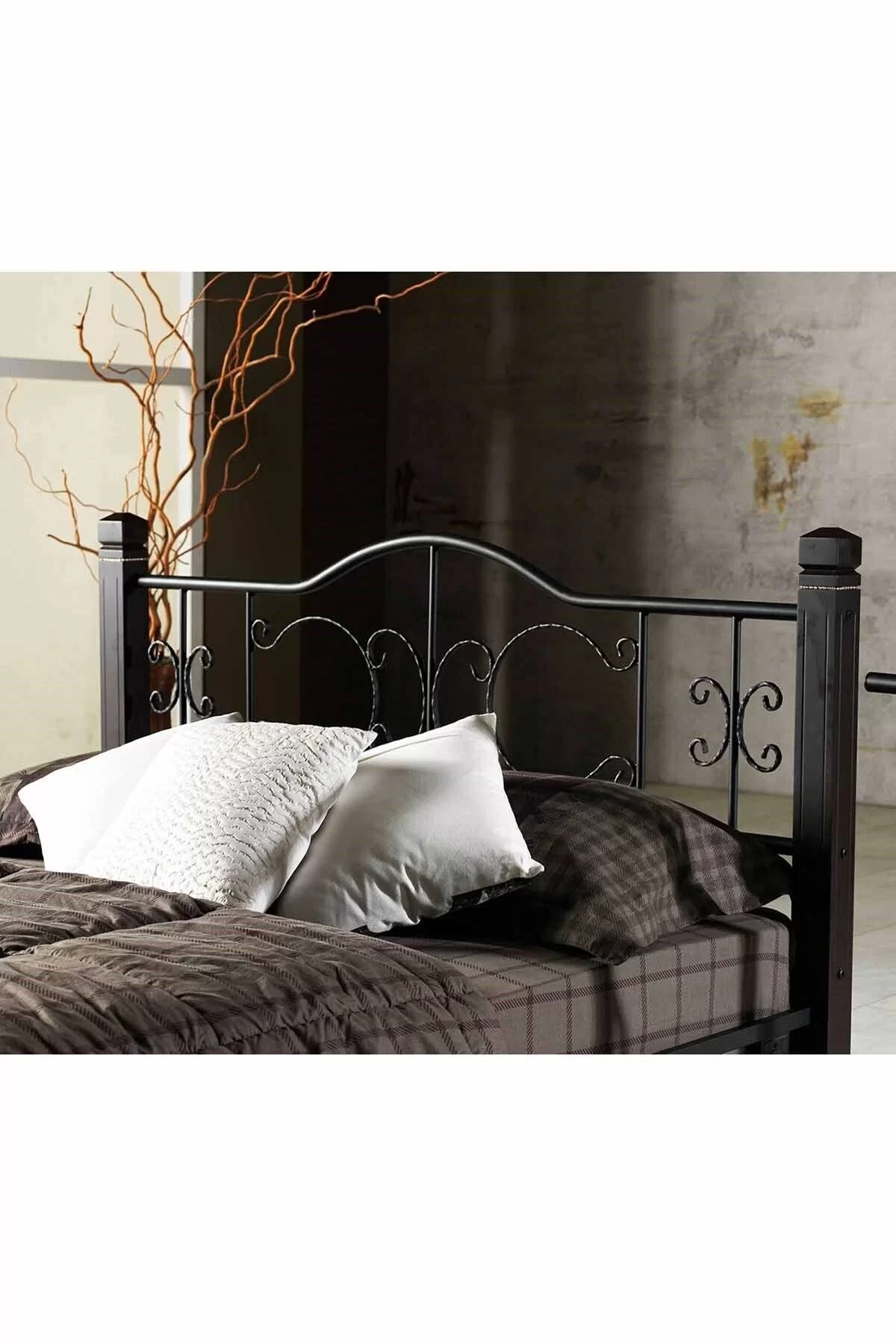 Picture of Yakamoz Çift Kişilik Ferforje Ahşap Metal Karyola Siyah