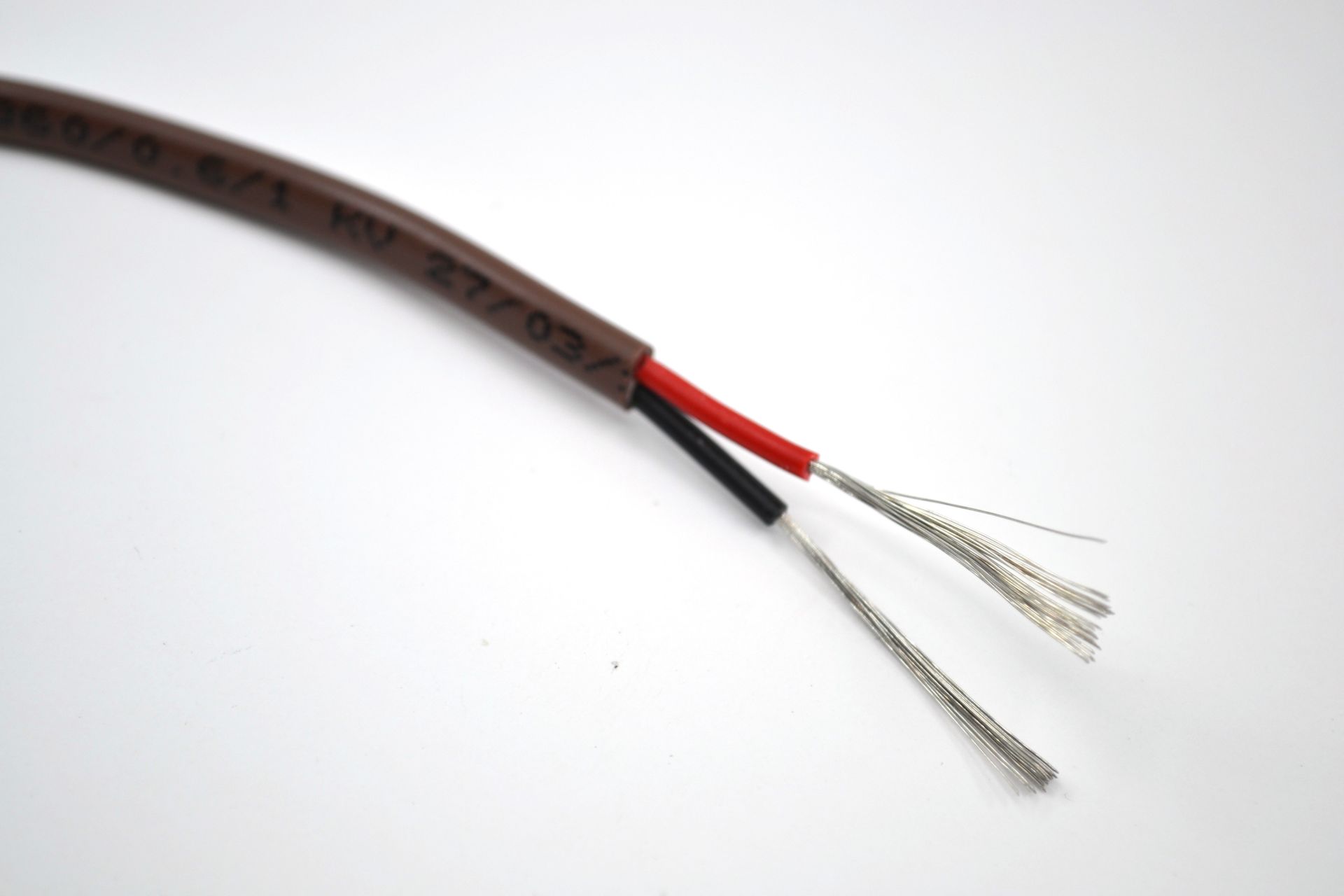 Picture of 100M Marine Yassı 2x0,75mm² Kalaylı Bakır Kablo TTR MYY Kahverengi Ahşap