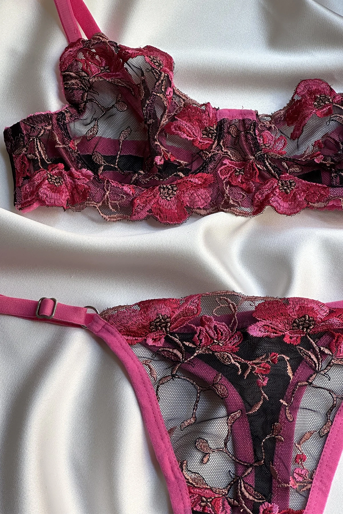 Picture of Pink Floral Detailed Underwear