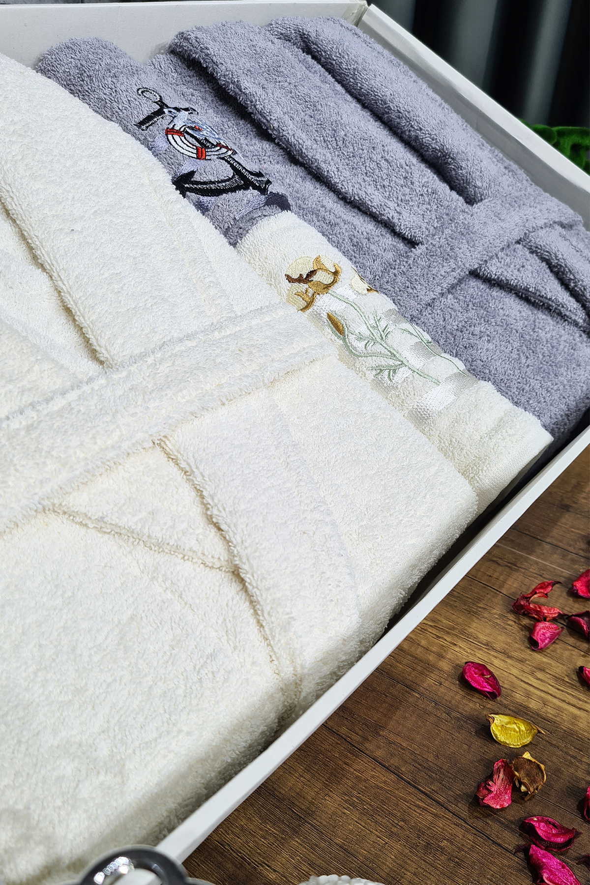 Picture of Çeyizlik Aile Bornoz Seti 4 Parça Krem Gri