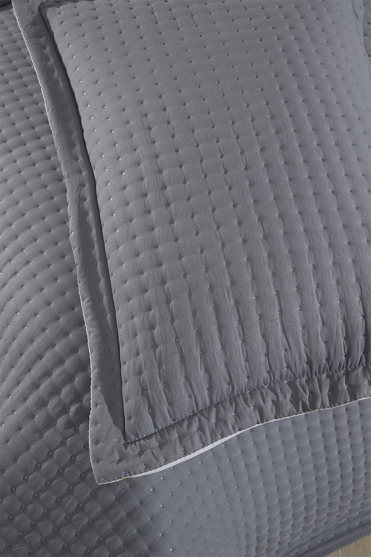 Picture of Elisa Dolgulu Çift Taraflı Çift Kişilik 240x260 Cm Yatak Örtüsü Antrasit