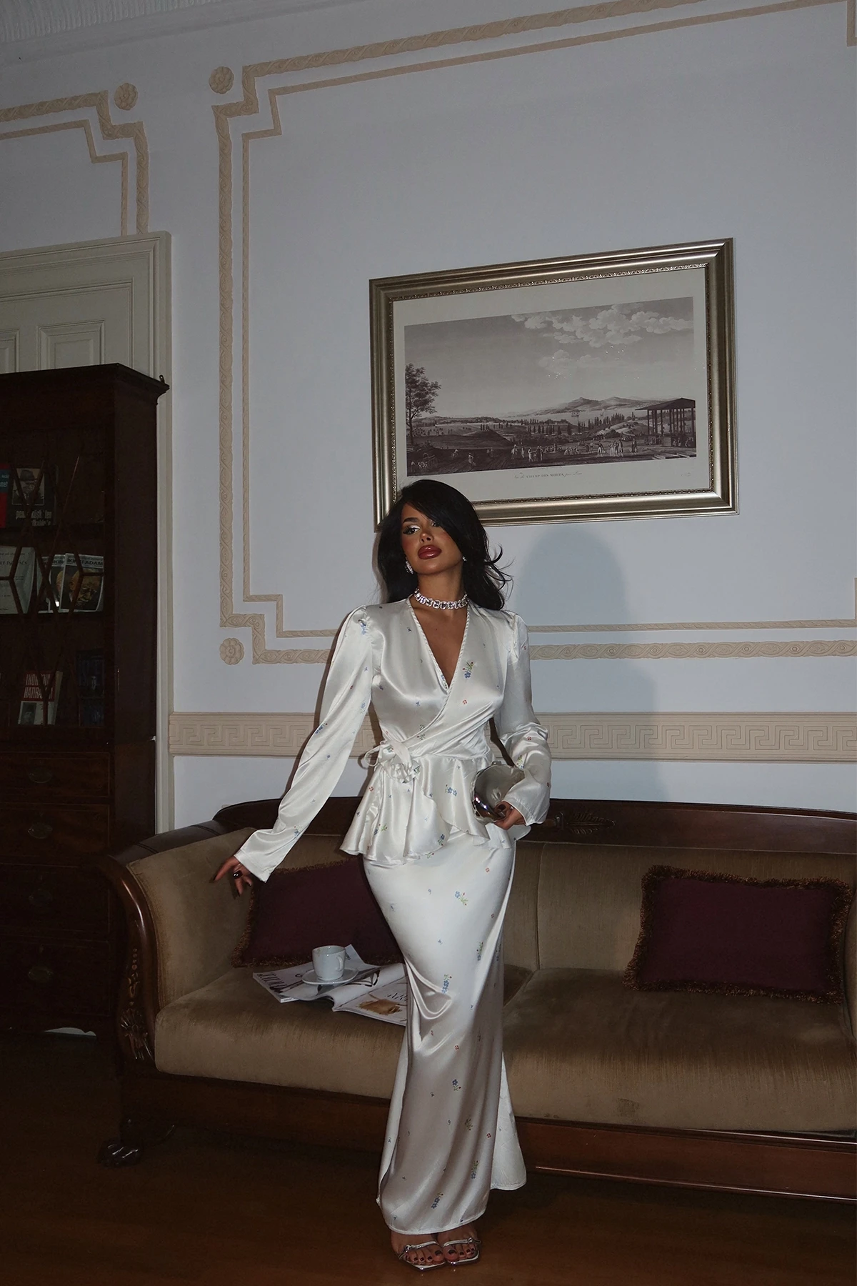 Picture of White Rose Detail Satin Set