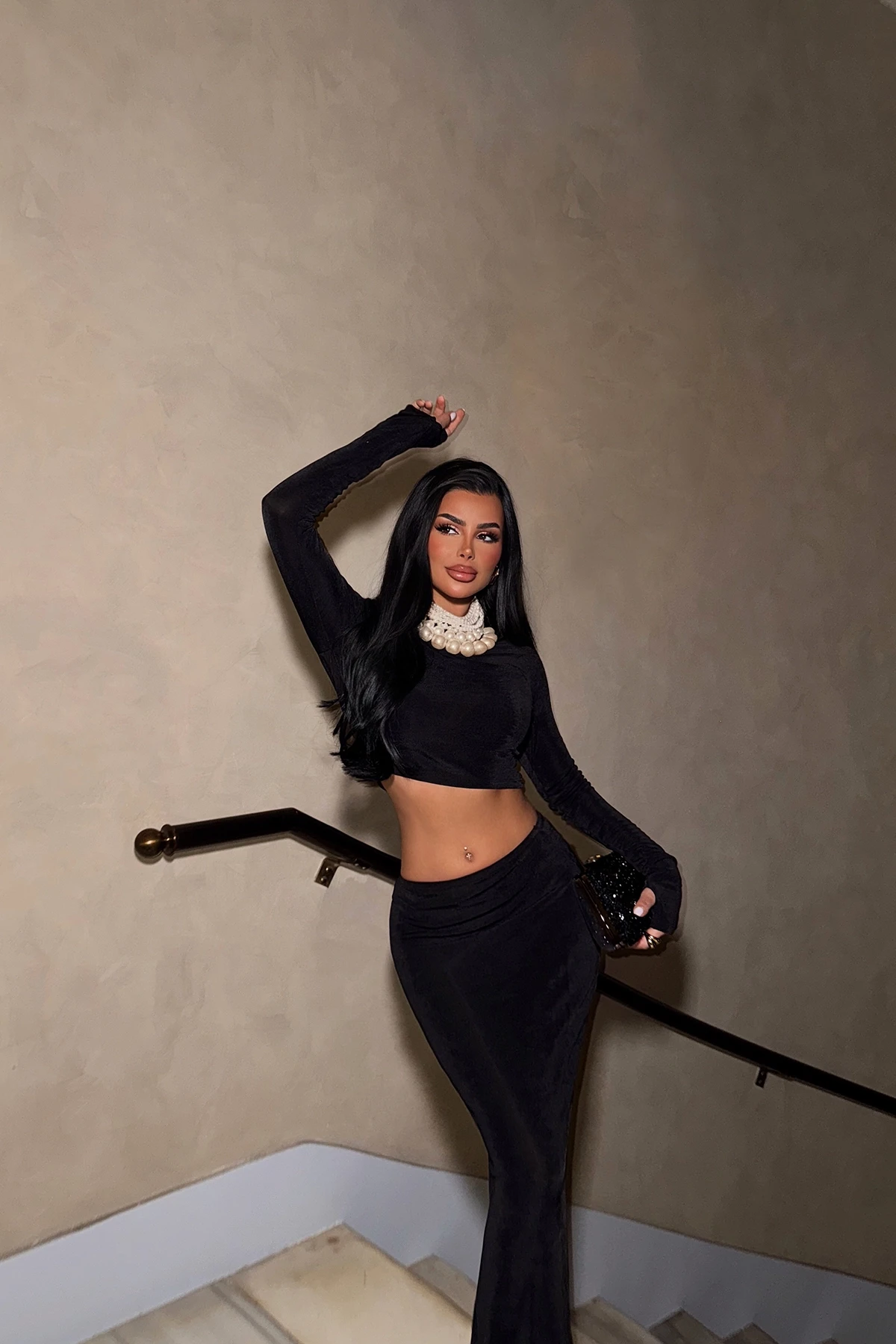 Picture of Black Skirt Suit