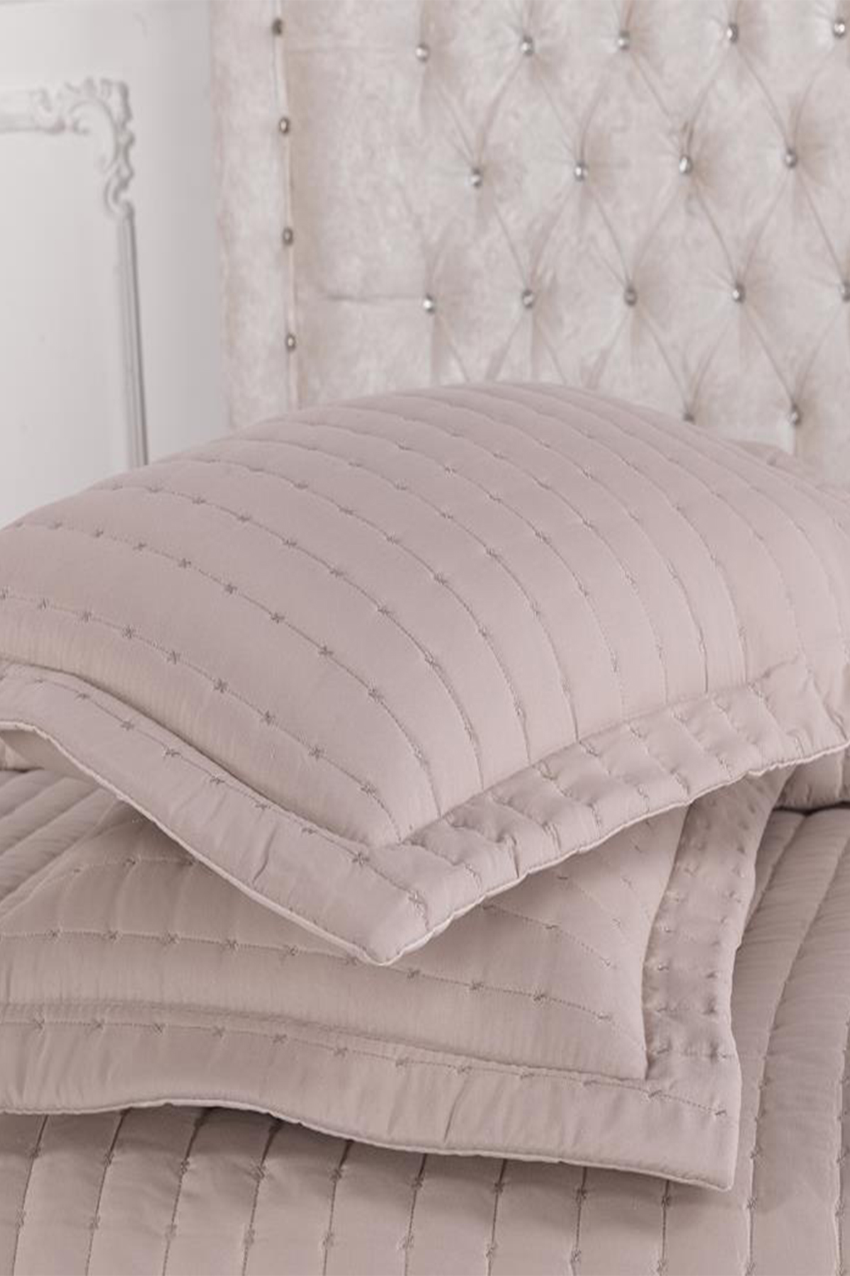 Picture of Dublin Çift Kişilik Kapitoneli Yatak Örtüsü Cappucino