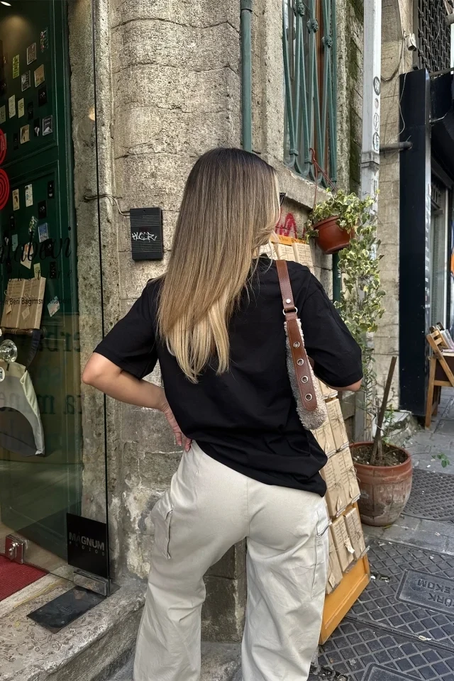 Picture of Black Basic T-Shirt