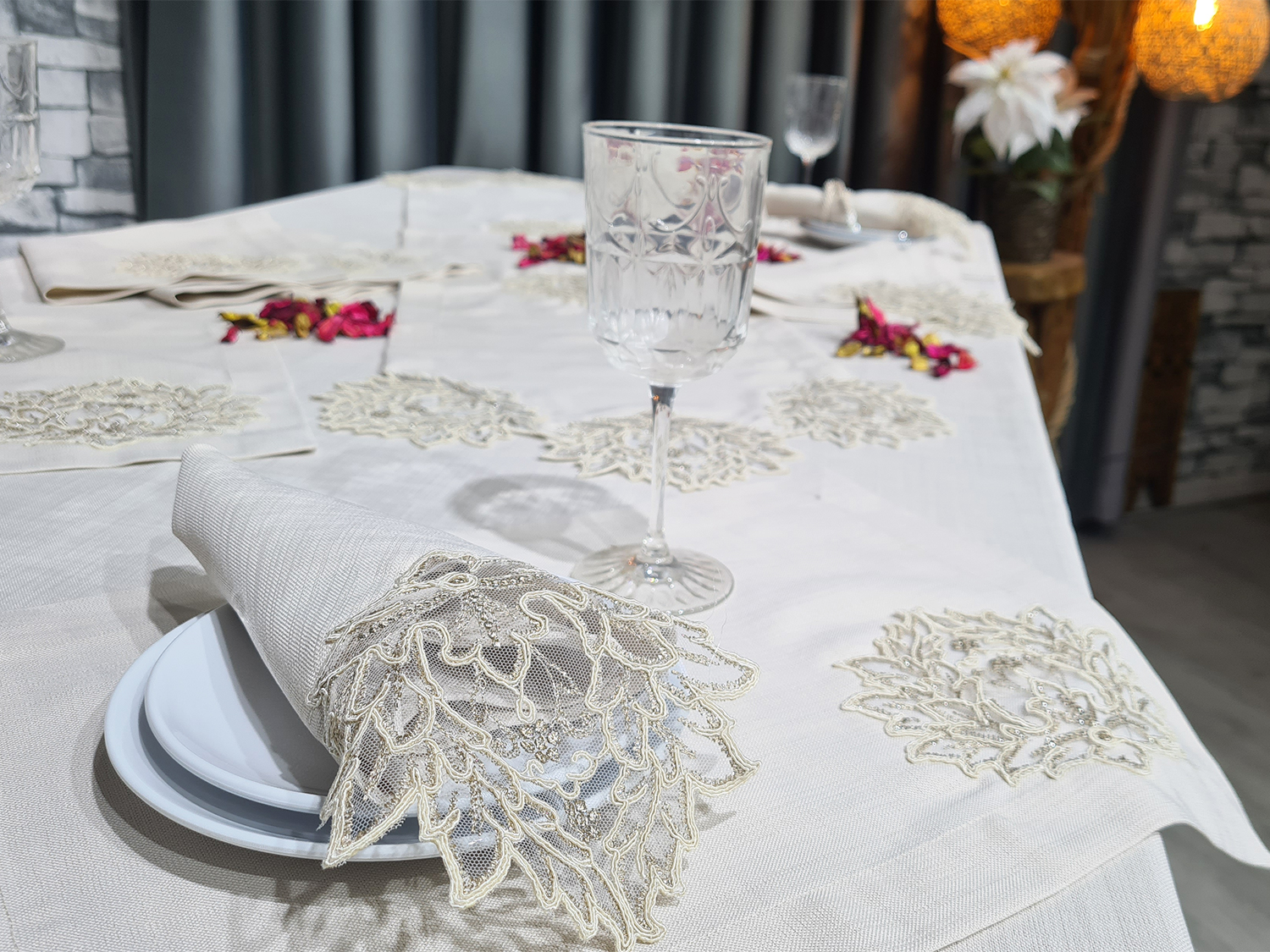 Picture of Fransız Dantelli El İşi Çınar 34 Parça Amerikan Servis Seti Cappucino