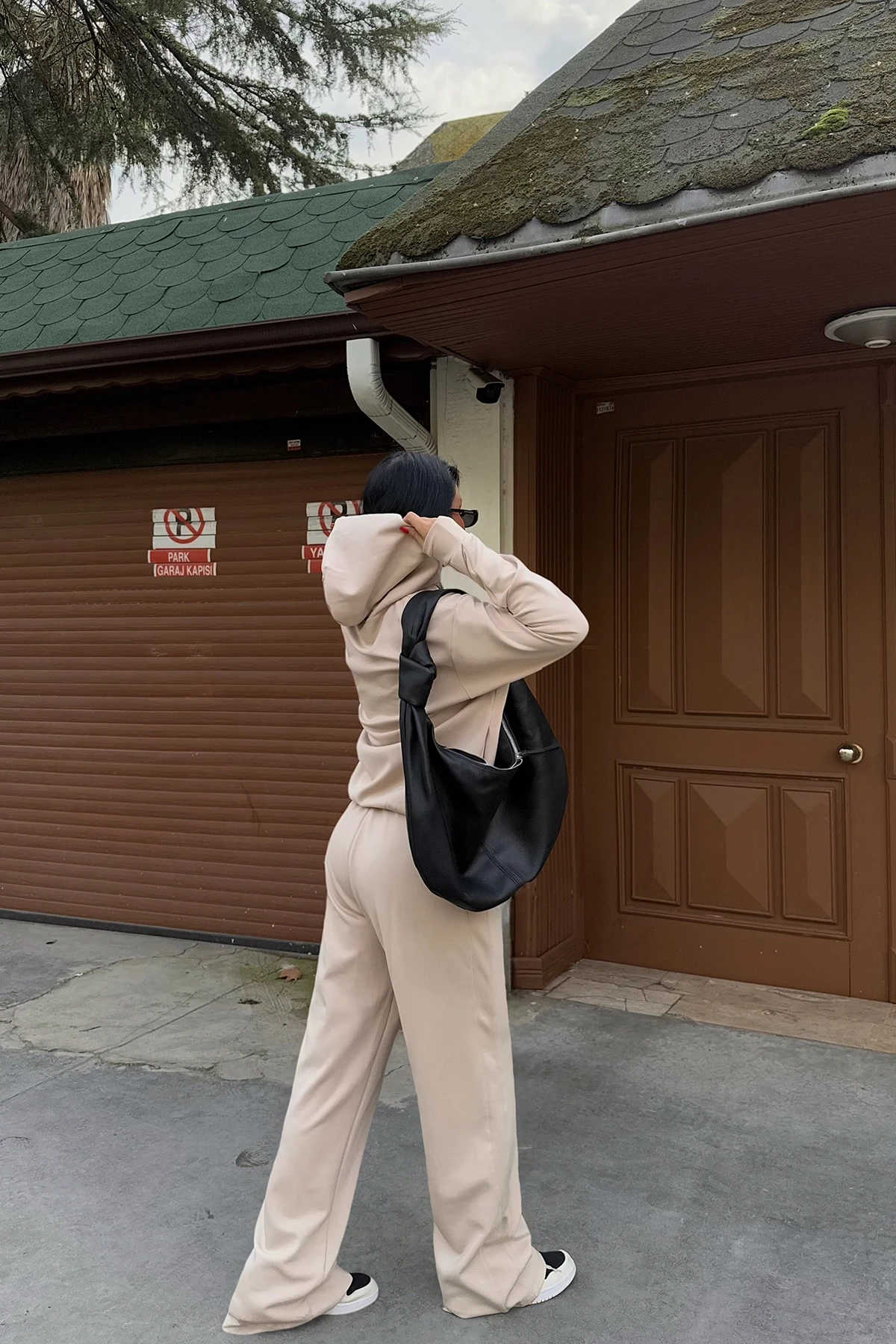 Picture of Cream Agostina Set