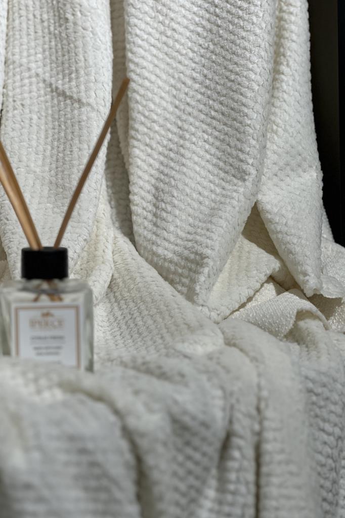 Picture of Elegance Pelüş Kaymaz Tabanlı Koltuk Örtüsü 170x215 Cm Krem