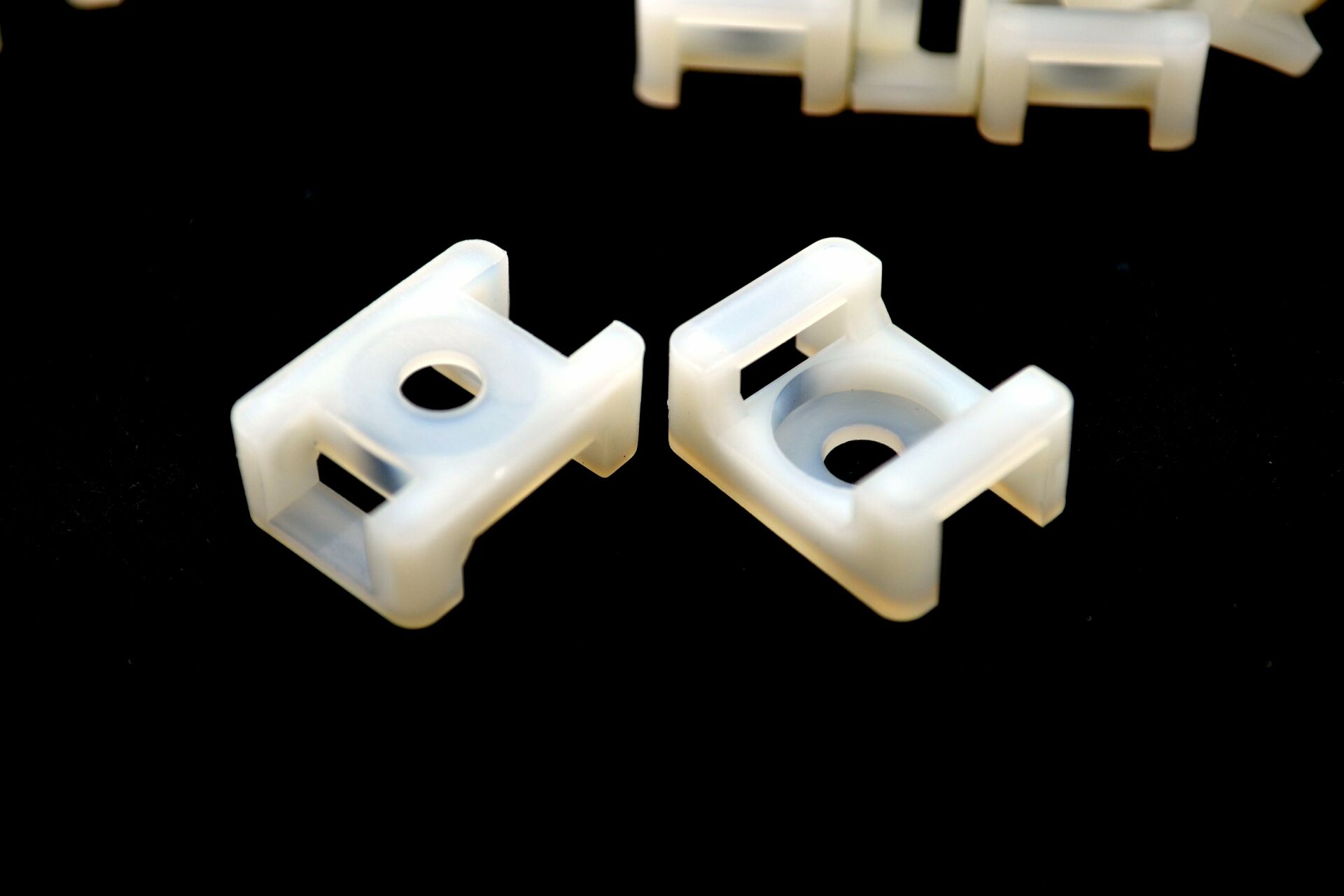 Picture of 100 Adet Vidalı Kroşe M6 Delik Kablo Bağı Genişliği 9mm'e Kadar