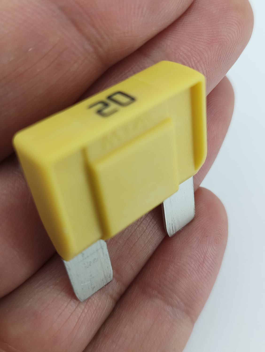 Picture of 20A Sarı Büyük Maksi Bıçak Sigorta 20 Amper