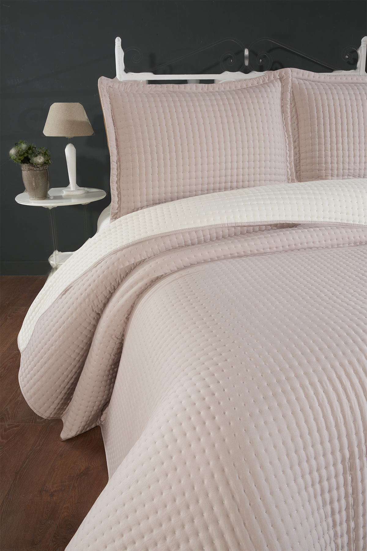 Picture of Elisa Dolgulu Çift Taraflı Çift Kişilik 240x260 Cm Yatak Örtüsü Pudra