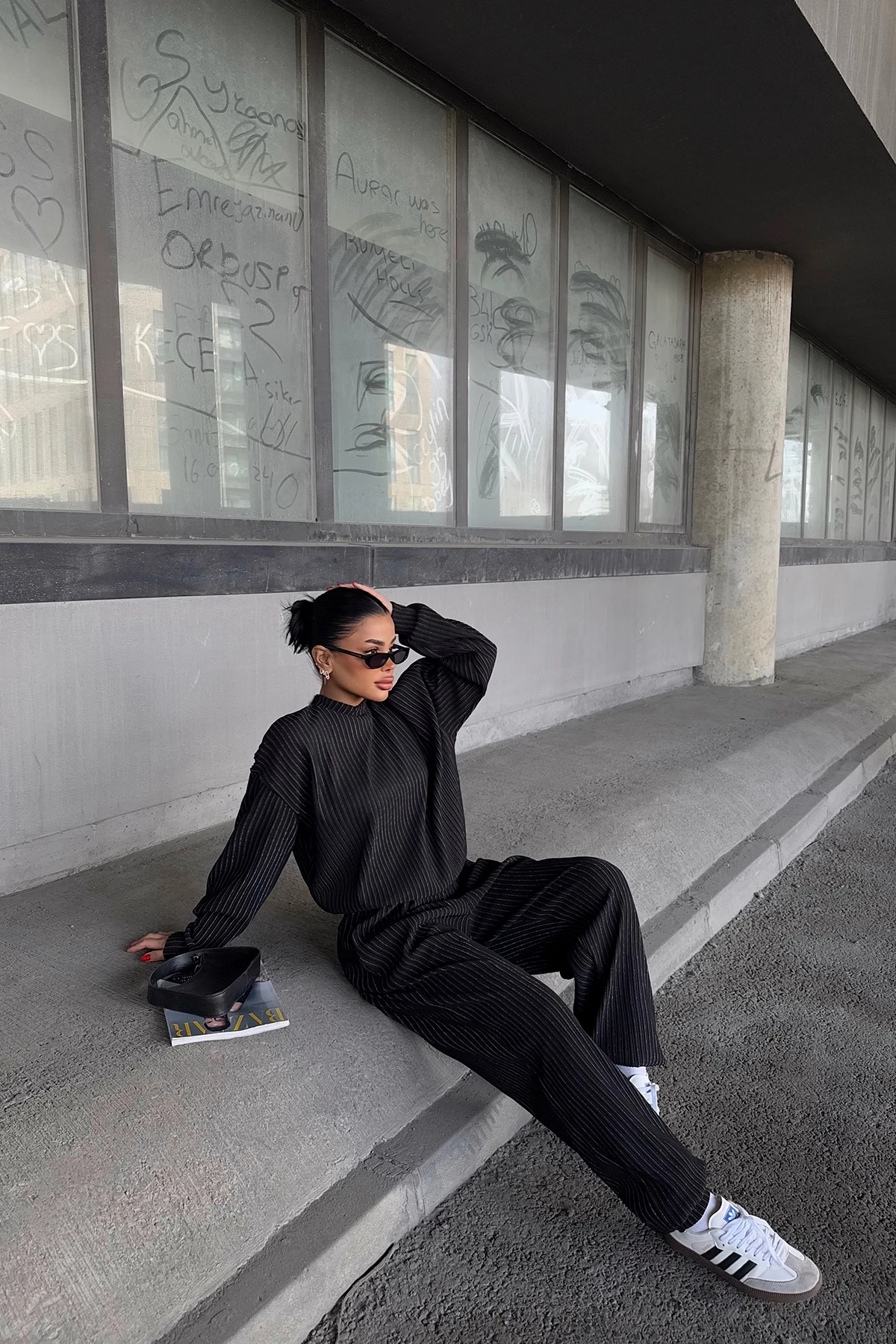 Picture of Black Albinia Set