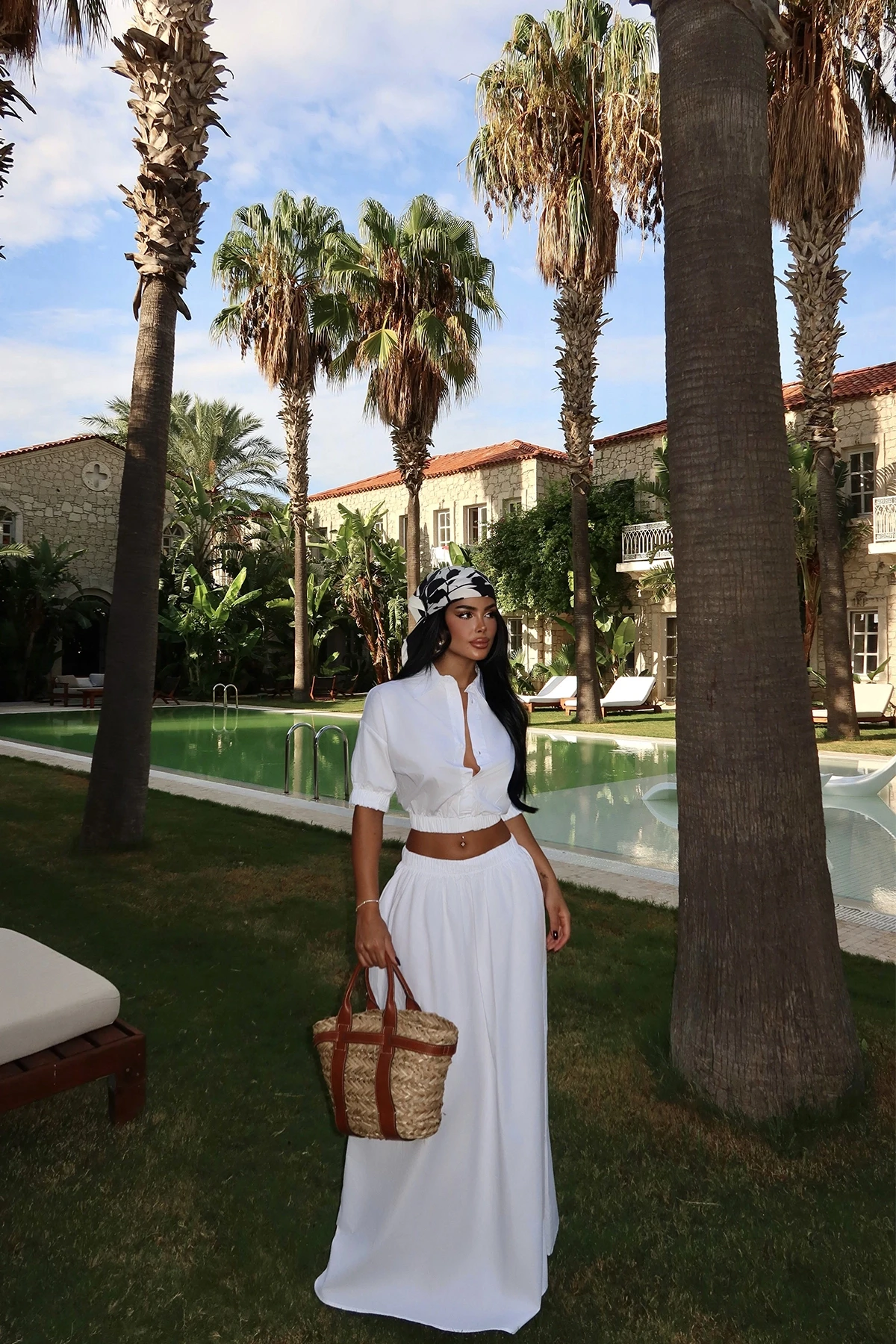 Picture of White Skirt Suit