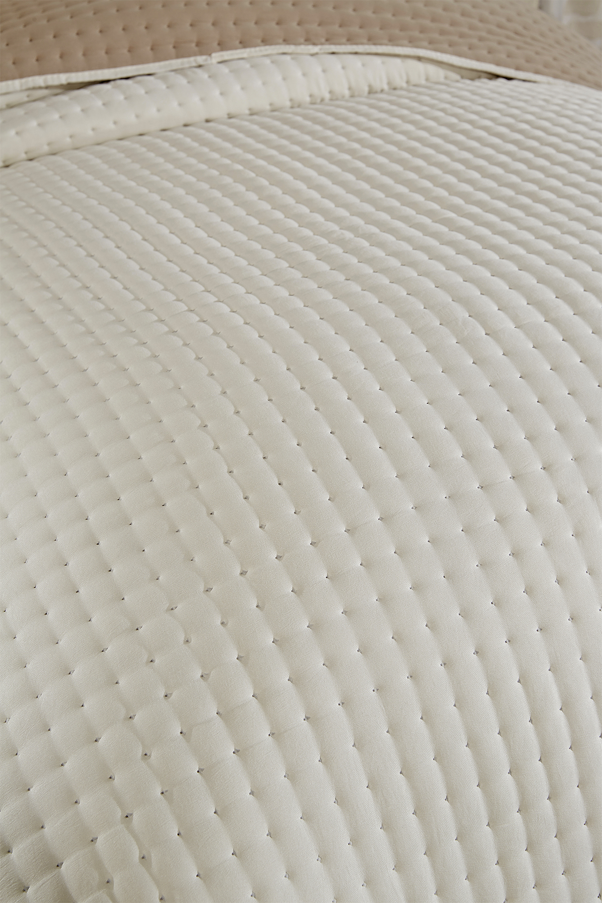 Picture of Elisa Dolgulu Çift Taraflı Çift Kişilik 240x260 Cm Yatak Örtüsü Krem