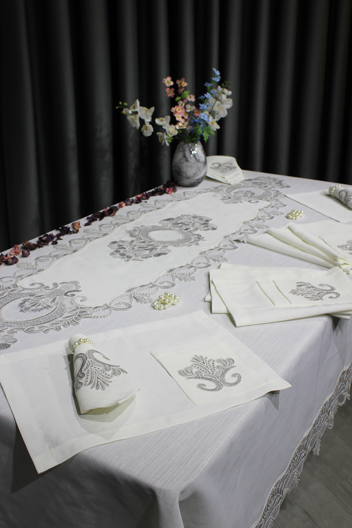 Picture of Çeyiz Diyarı Gülfem 8 Kişilik Masa Örtüsü Takımı Krem Gümüş