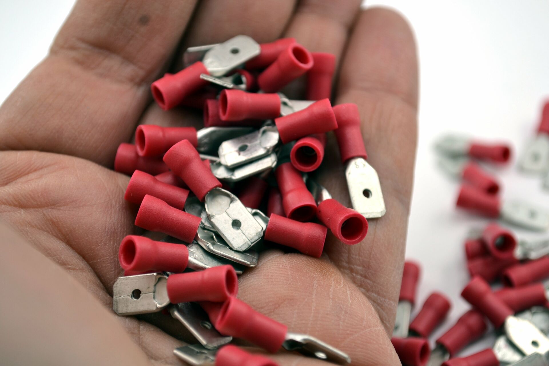 Picture of 200 Adet 0,50-1,50mm Kablo Ucu 6,3 Erkek Kırmızı Izolasyonlu Sıkmalı MT-SKEK63