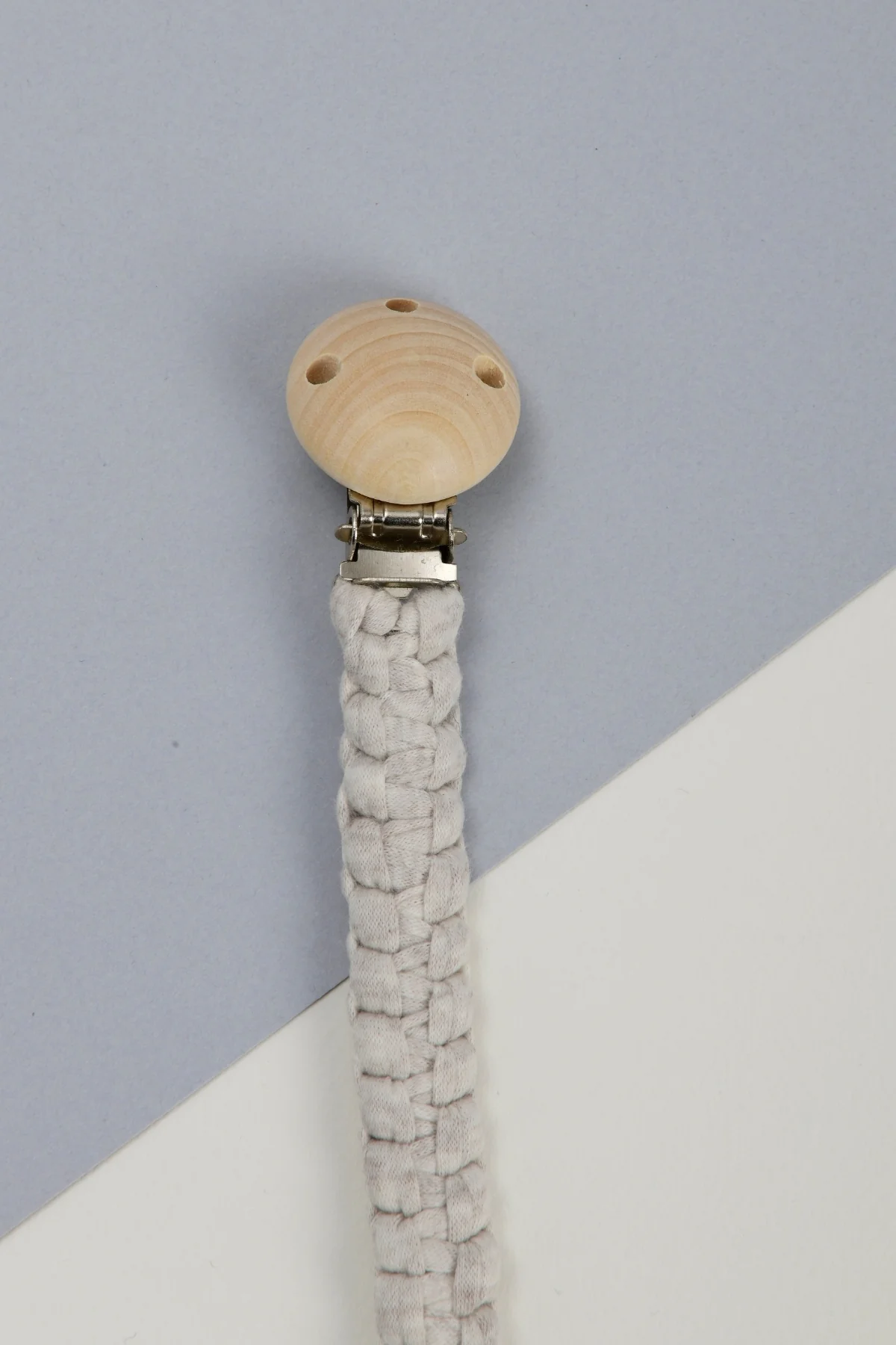 Picture of El Örmesi Doğal Ahşap Emzik Askısı - Düz - Gri