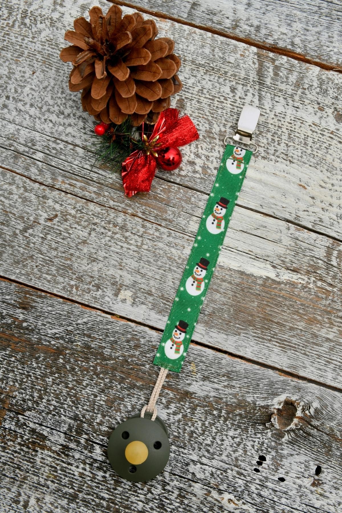 Picture of Kardan Adam Desenli Yeşil Emzik Askısı - Yılbaşı Özel Koleksiyonu