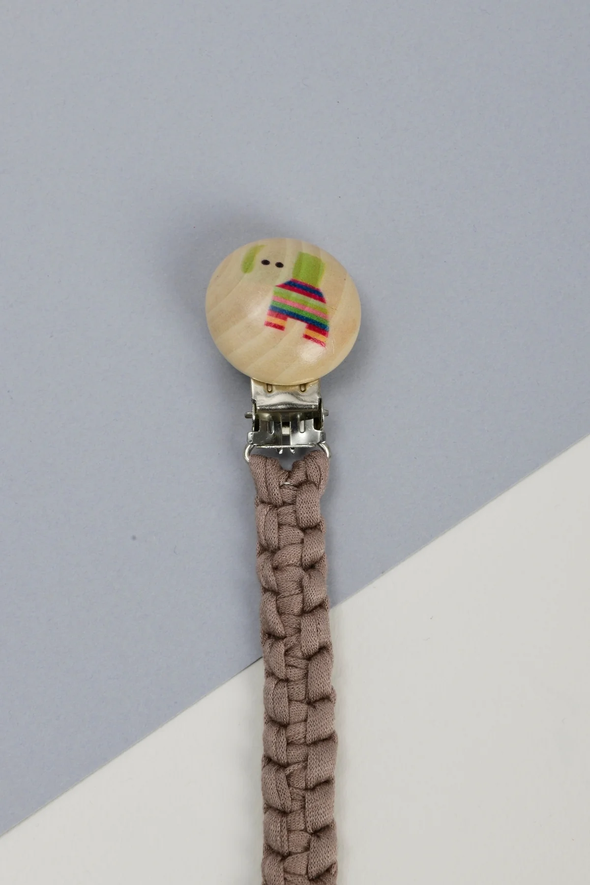 Picture of El Örmesi Doğal Ahşap Emzik Askısı - Fil - Kahverengi