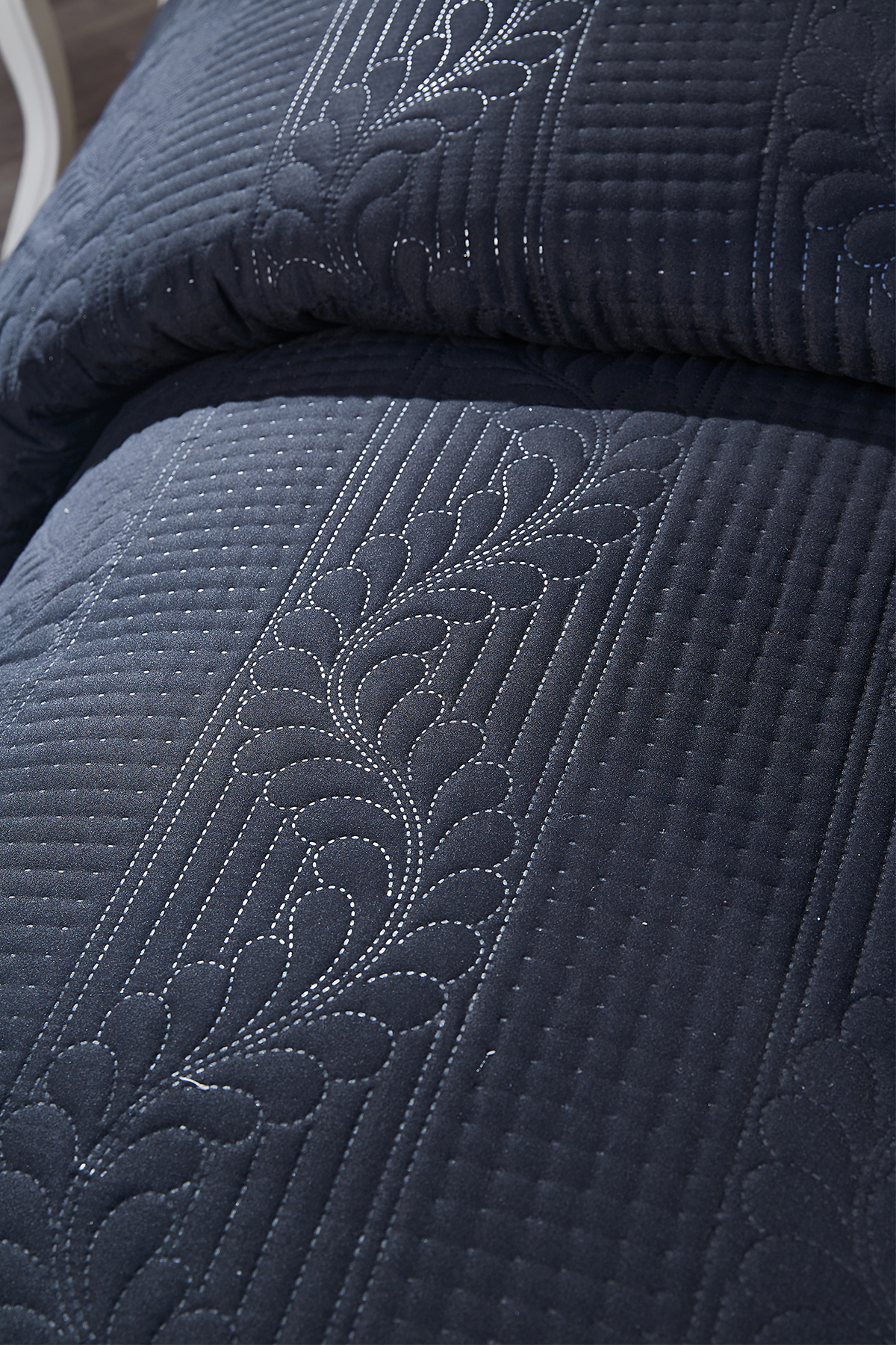 Picture of Ultrasonik Kapitoneli Sena Çift Kişilik Yatak Örtüsü Siyah