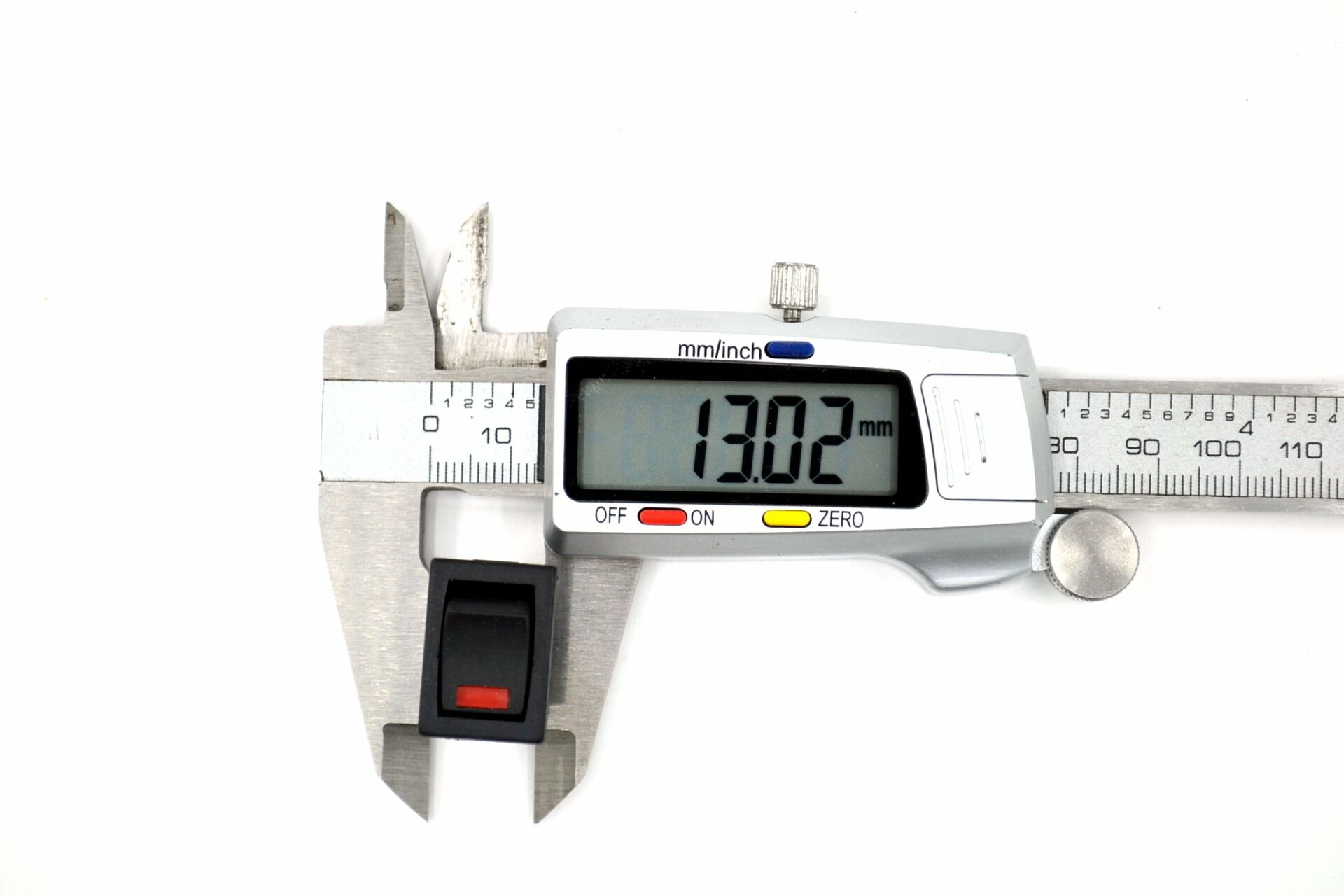 Picture of 12V Oto Elektrik Anahtarı Kırmızı Ledli Siyah Dikdörtgen 1-0 MT-ANK27