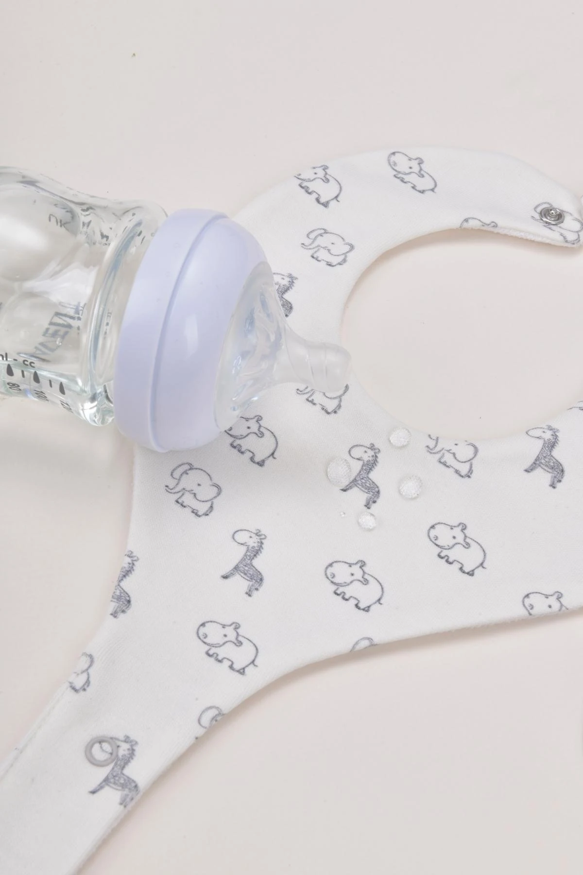 Picture of İkinci Şans - Sıvı Geçirmez Emzik Tutucu Mama Önlüğü - Safari