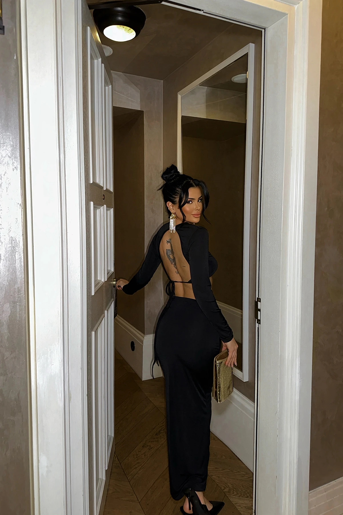 Picture of Black Back Detailed Skirt Suit