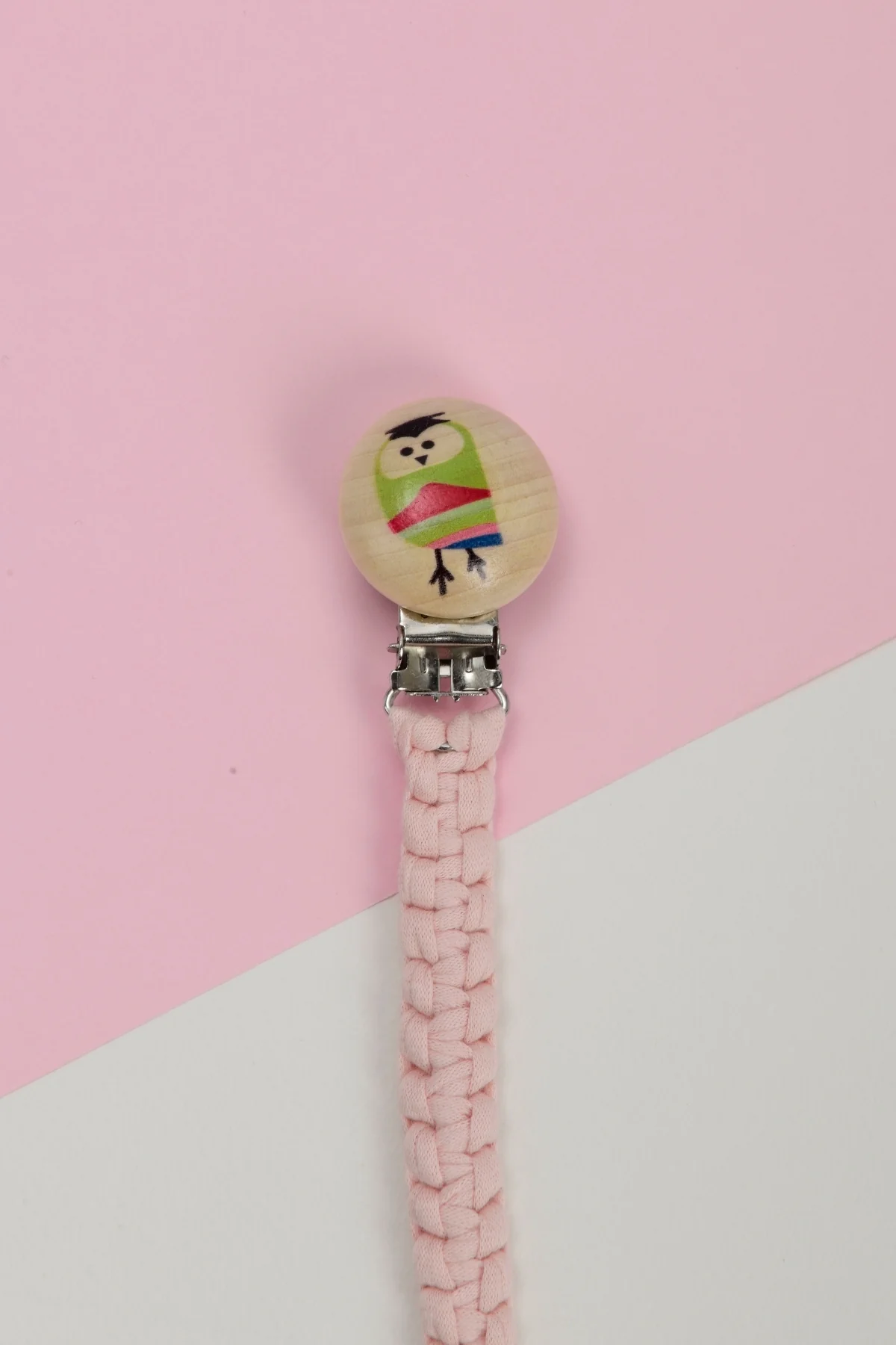 Picture of El Örmesi Doğal Ahşap Emzik Askısı - Baykuş - Pembe