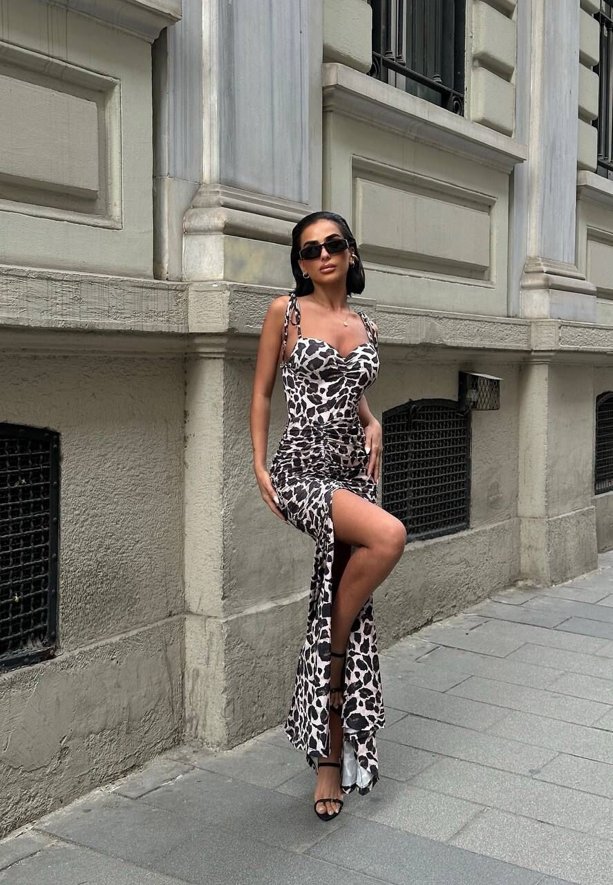 Picture of ASANSÖR BÜZGÜLÜ ELBİSE