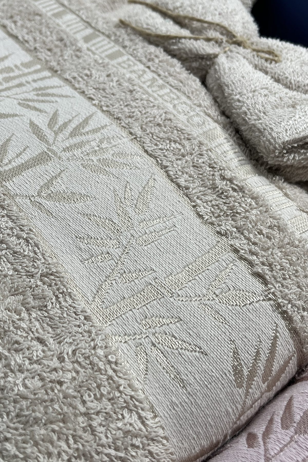 Picture of Elmas Bambu 10 Parça Aile Bornoz Takımı Bej Mürdüm