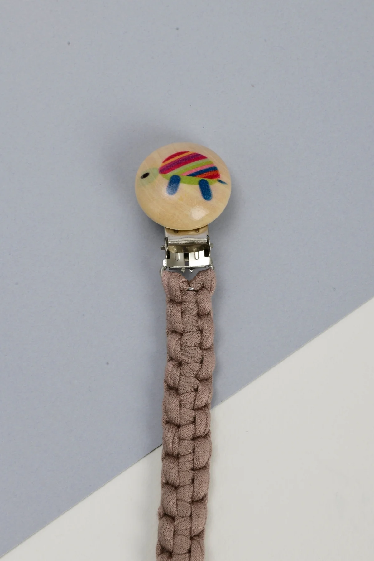 Picture of El Örmesi Doğal Ahşap Emzik Askısı - Kaplumbağa - Kahverengi