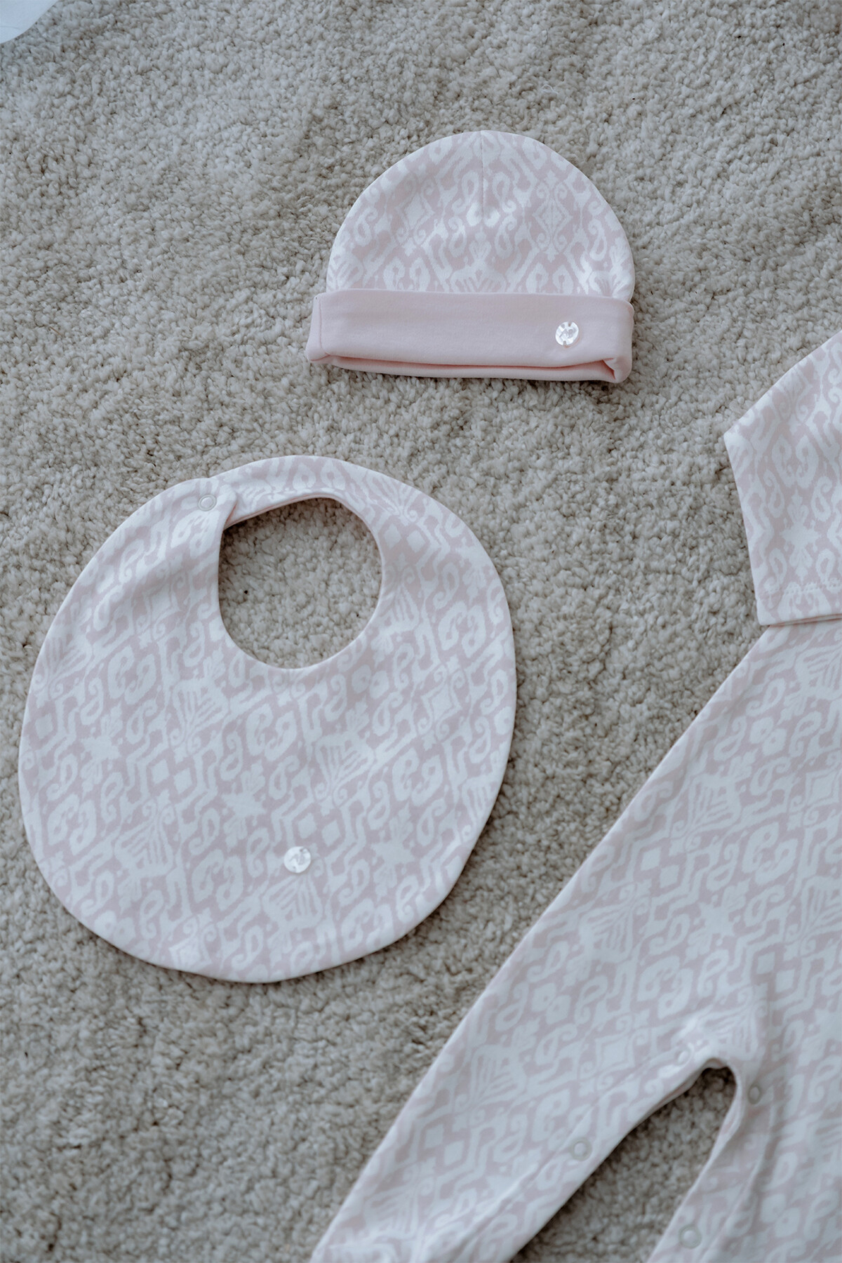 Picture of Yenidoğan Önlük & Şapka Seti - İkat / Pembe