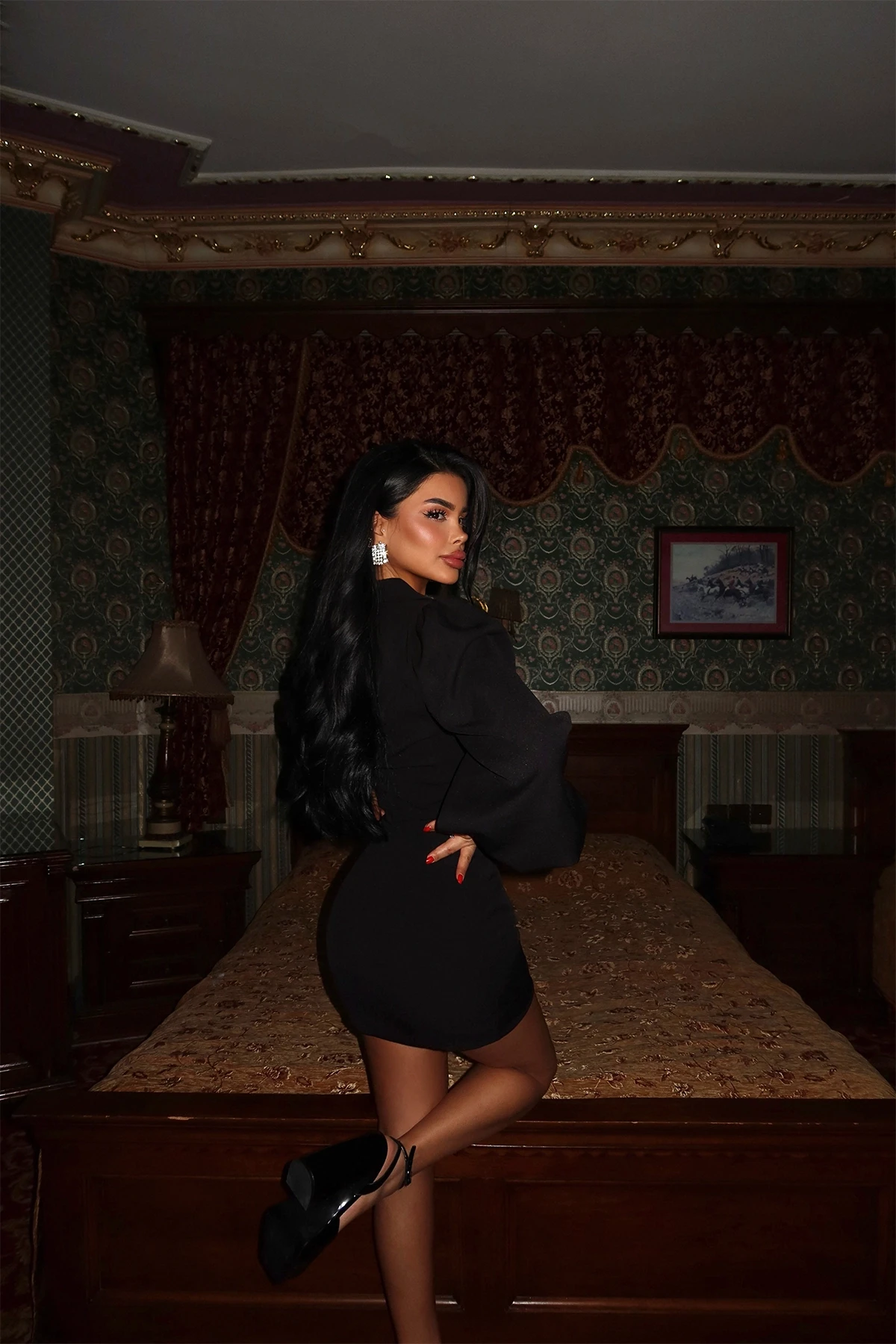 Picture of Black Renata Balloon Sleeve Dress